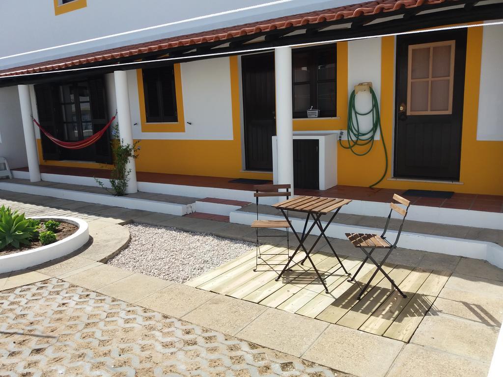 Alojamentos Vitinho 2 - Vila Nova Milfontes Вила-Нова-де-Мильфонт Экстерьер фото